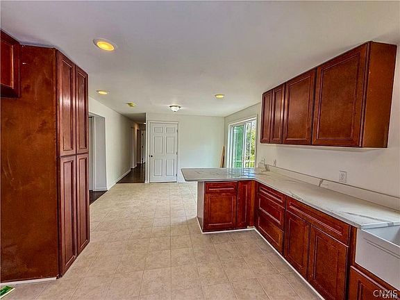 5th image of 3260 Tuscarora Rd