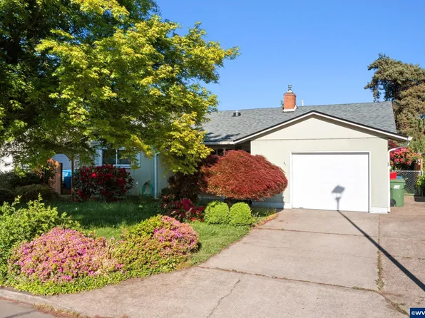 742 S Oregon Dr, Woodburn, OR 97071