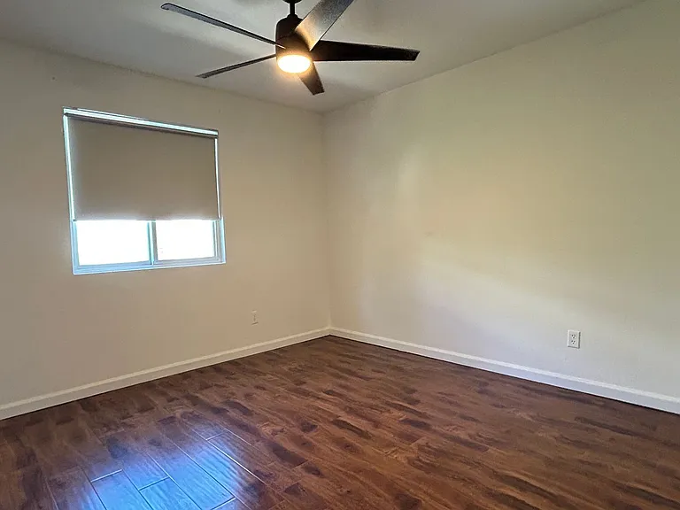 740 W Elm St #235 — Photo 16