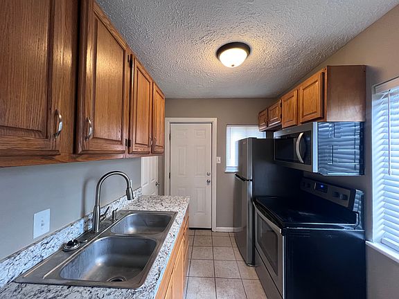 2nd image of 2041 N College Ave APT 4