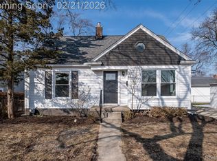 1560 Cambridge Rd, Berkley, MI 48072