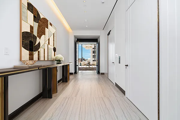 Rented by Societe Real Estate | media 2