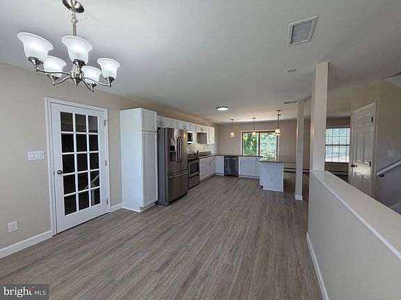 4th image of 805 Antrim Ln