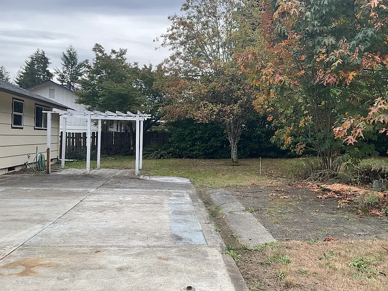 Private yard only includes fenced area