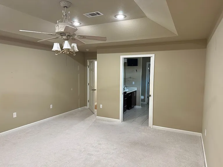 12 Enclave — Photo 15