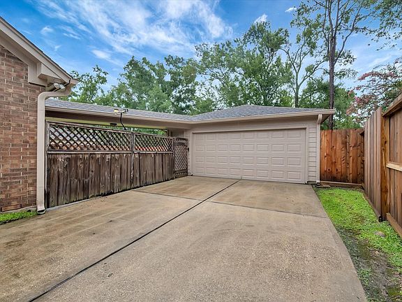 3rd image of 3910 Quiet Knoll Ct