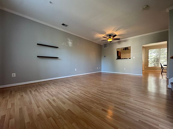 3rd image of 61 Harbour Heights Dr