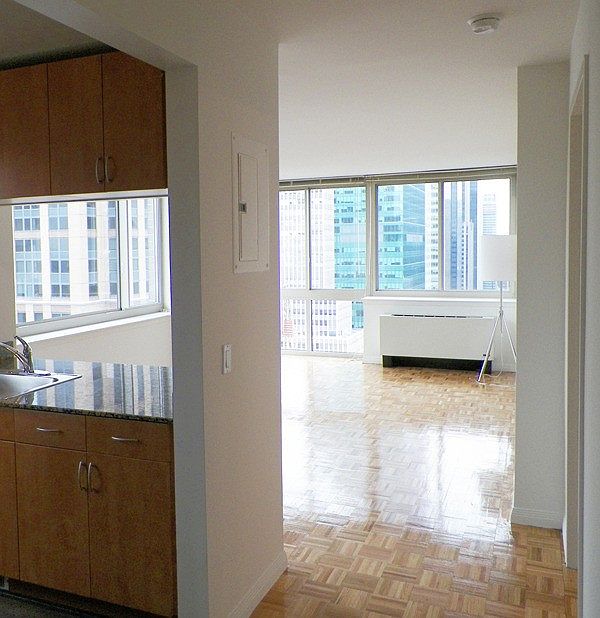 2nd image of 58 W 38th St