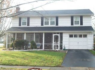 6 Dadio Rd, Hamden, CT 06517