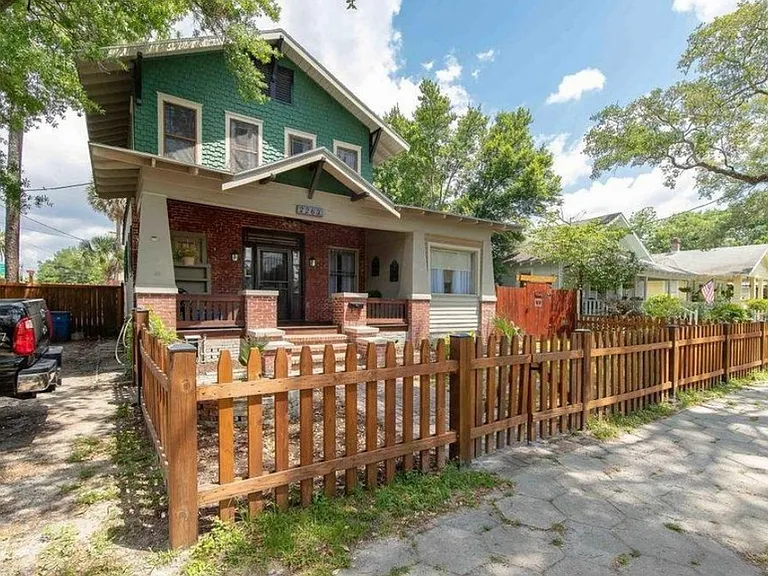 2263 Gilmore St — Photo 4