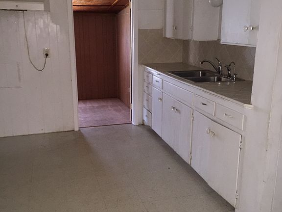 3rd image of 3002 Golder Ave