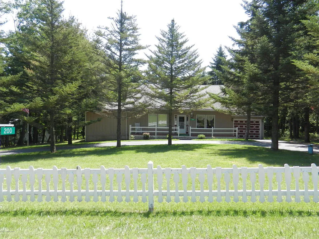 200 Ash Dr photo 1