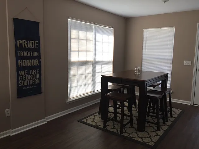 195 Herschel Dr — Photo 4