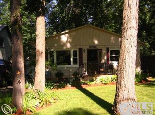 4298 Lotus Dr, Waterford, MI