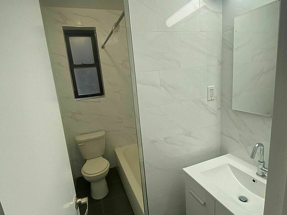 2nd image of 3715 Kings Hwy APT 4A