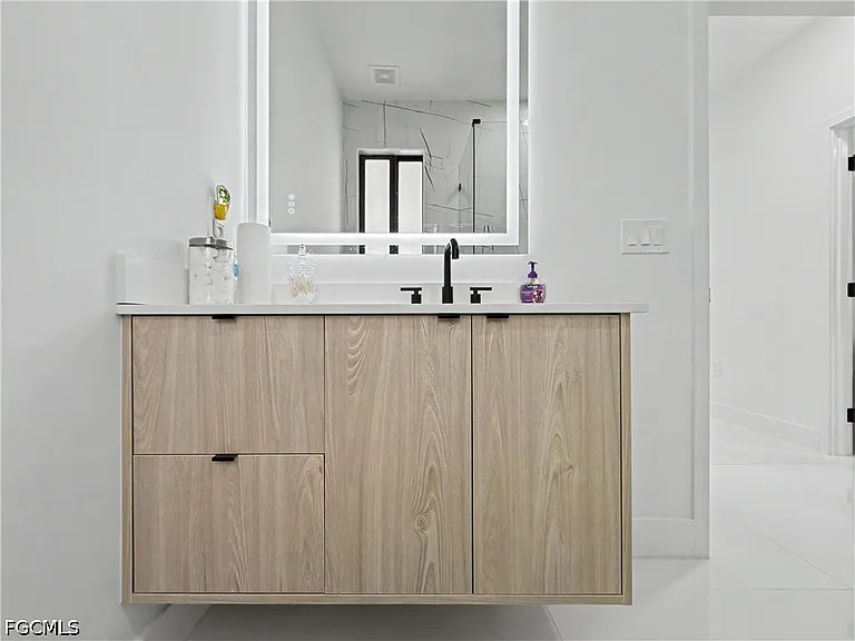 402 Thompson Ave — Photo 22