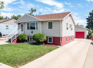1317 N 14th St, Bismarck, ND 58501