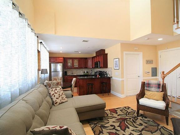 3rd image of 769 Montgomery St #213