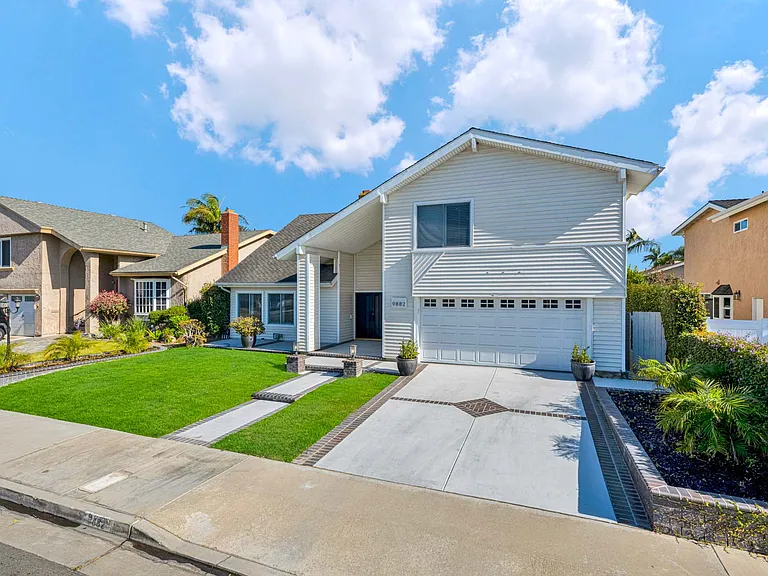 9882 Kings Canyon Dr — Photo 2