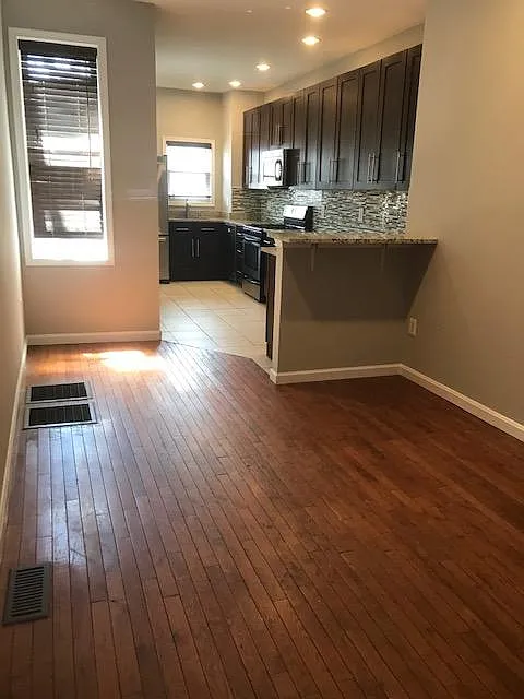 4 bed, 1656 sqft, $2,800 — Photo 3