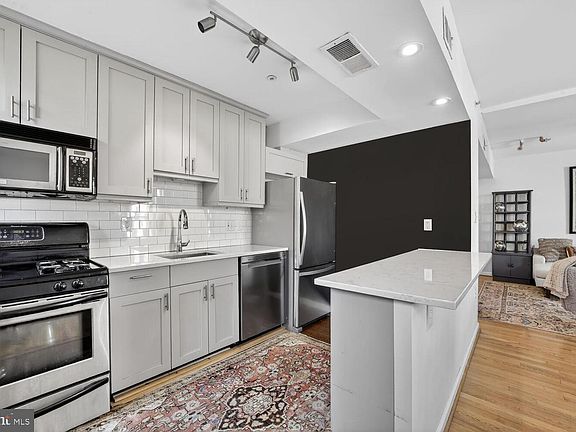 5th image of 2633 Adams Mill Rd NW APT 205