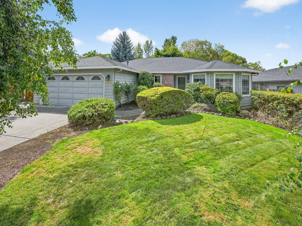 106 Freshwater Dr, Phoenix, OR 97535
