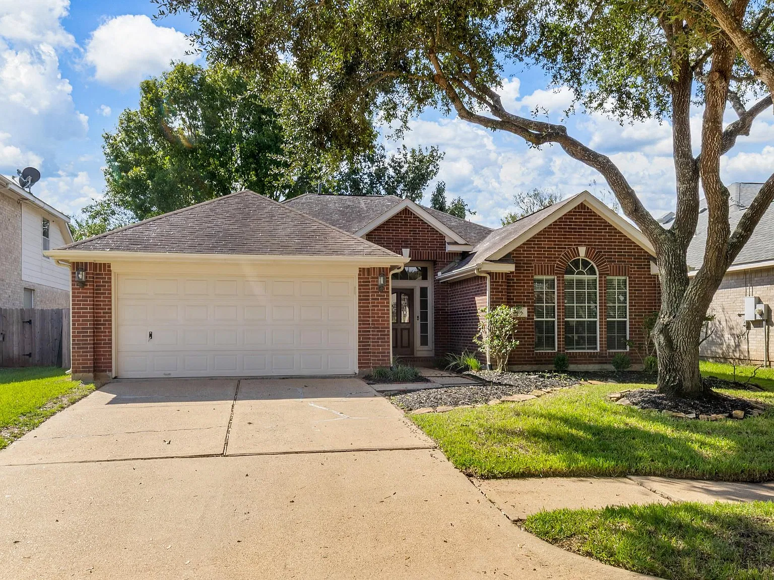 3 bed, 2.0 bath, 1865 sqft, $2,200 — Photo 3