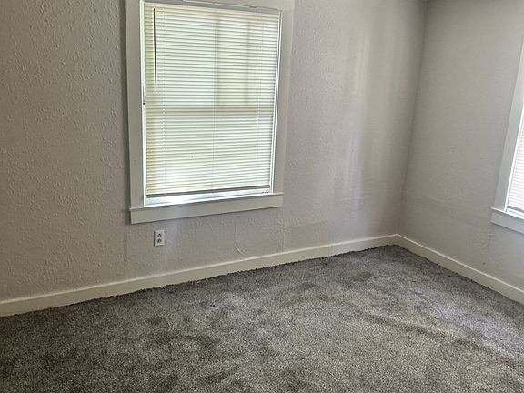5th image of 702 W 45th St