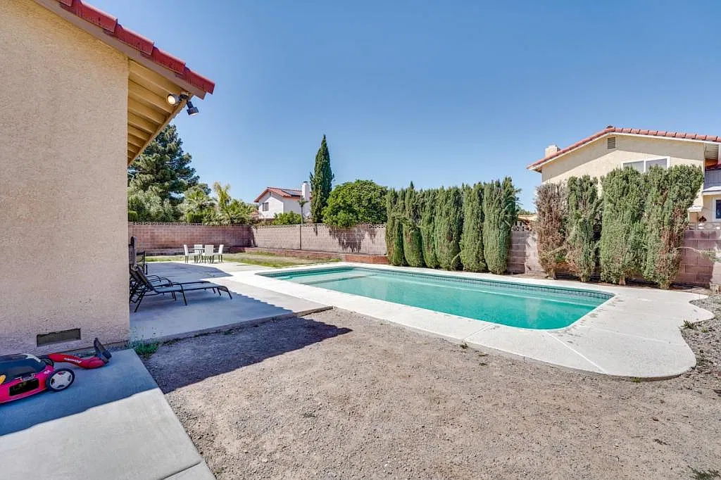 864 E Eldorado Ln — Photo 3