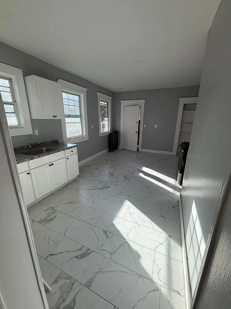 304 Winthrop — Photo 1