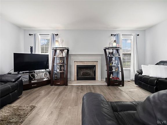 4th image of 962 Ramblewood Ln