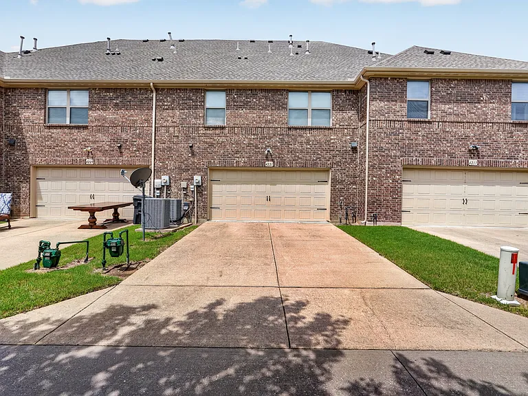 4221 Blackjack Oak Dr — Photo 23