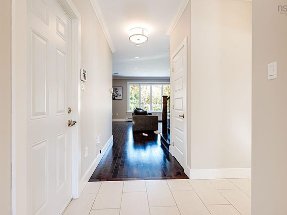 5th image of 32 Hollyhock Way