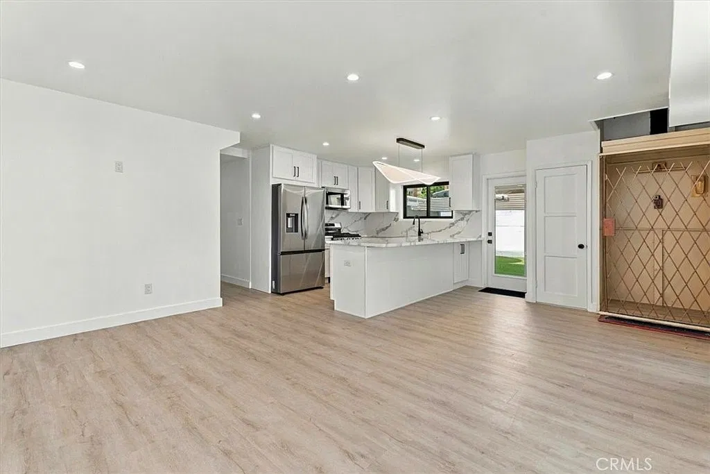 3 bed, 1600 sqft, $5,900 — Photo 4