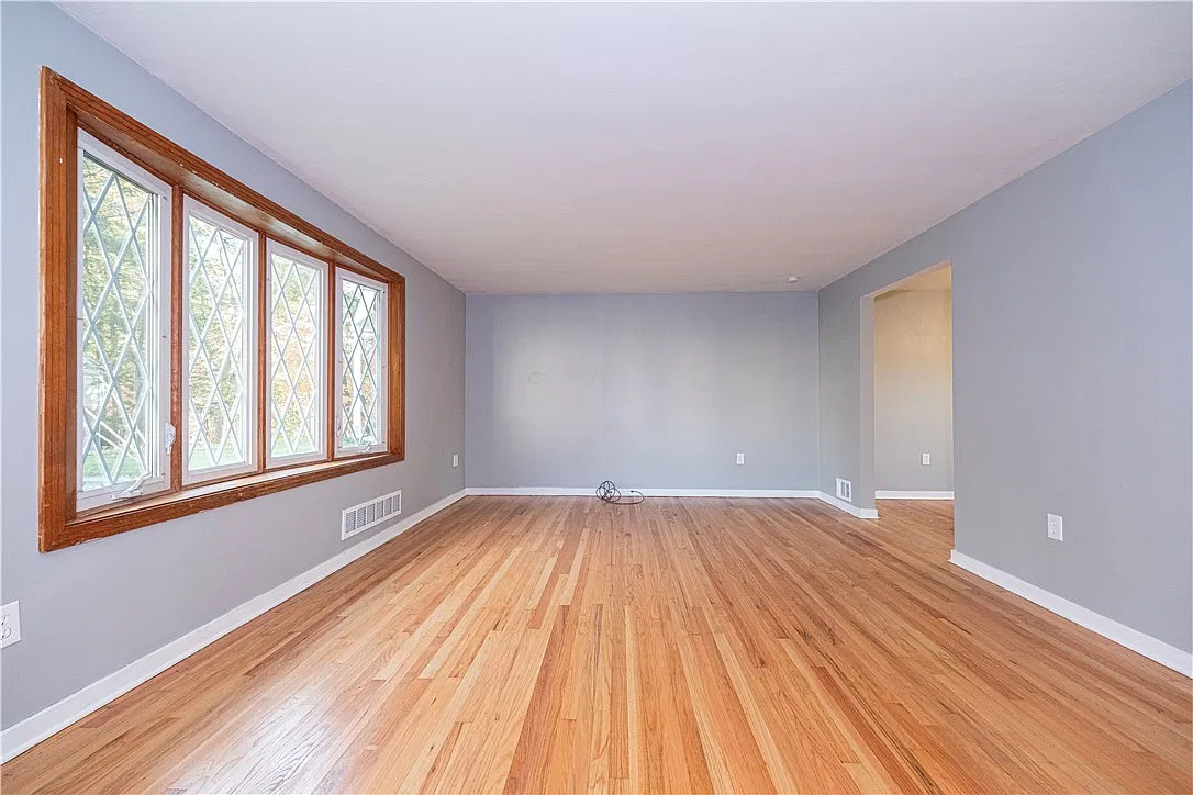 3 bed, 1.5 bath, 1546 sqft, $2,100 — Photo 2