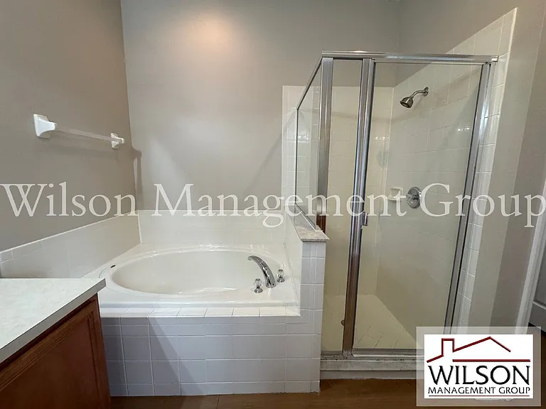 5004 Adair Oak Dr — Photo 32