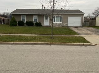 403 Stratford Cir, Streamwood, IL