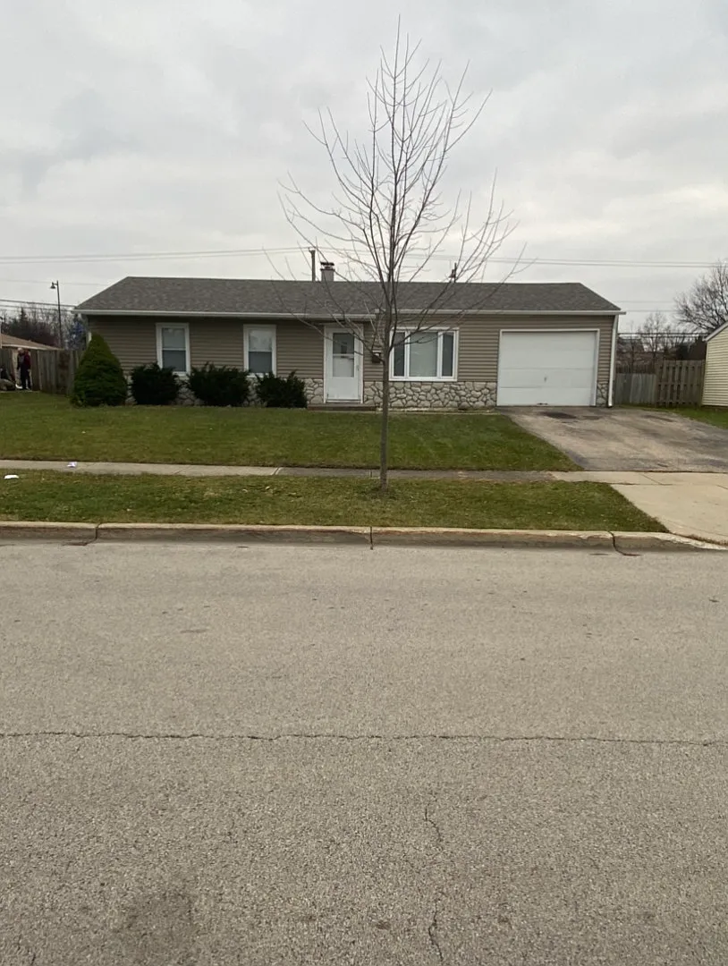 403 Stratford Cir photo 1