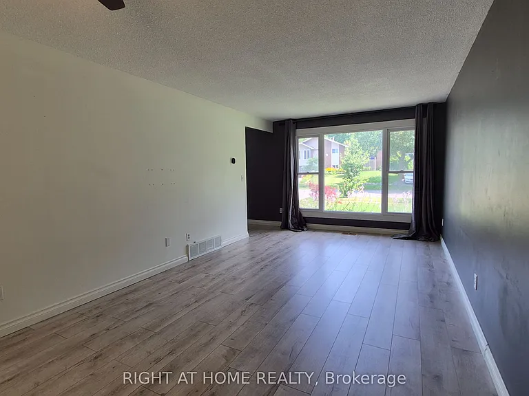 552 Grandview St S — Photo 6