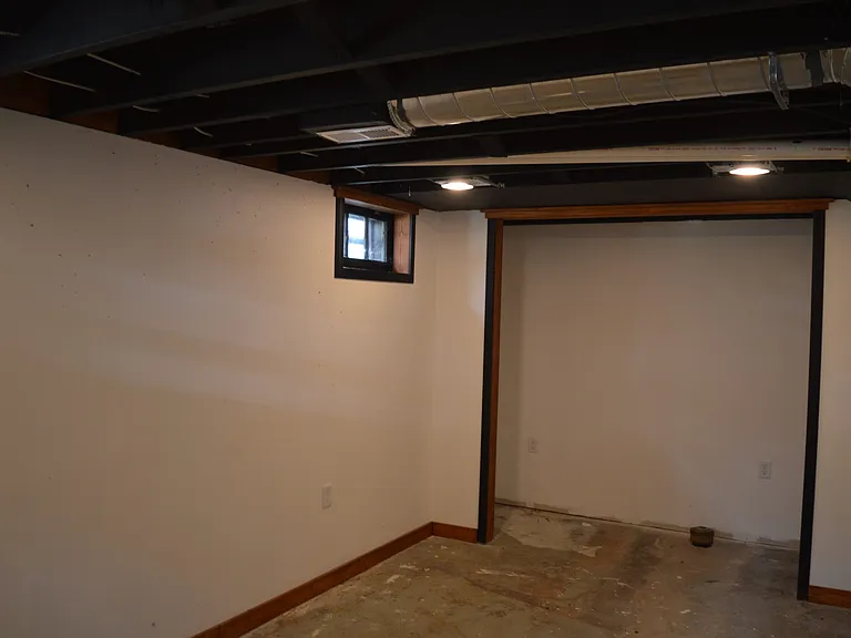 1612 Packers Ave — Photo 1