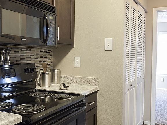 5th image of 1120 Mac Arthur Dr APT 706