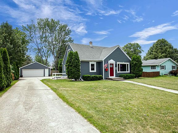 2nd image of 207 Crescent Dr