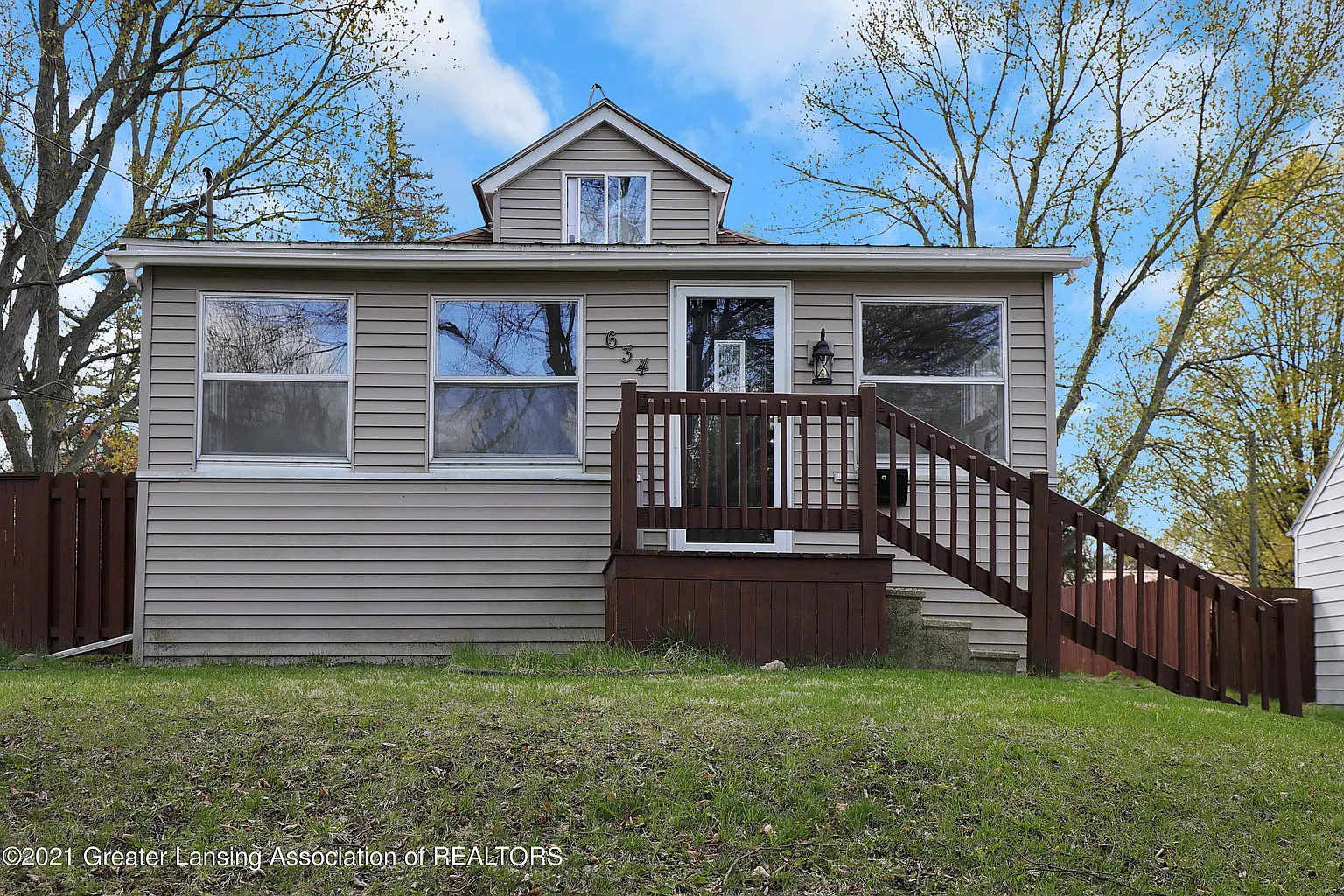 634 Vernon Ave photo 1