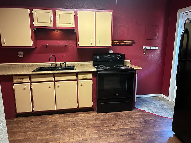 2419 Bonham St #B — Photo 3