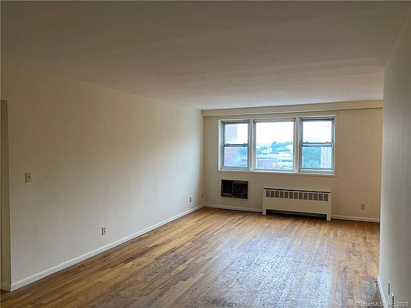 2nd image of 125 Prospect St APT 5A