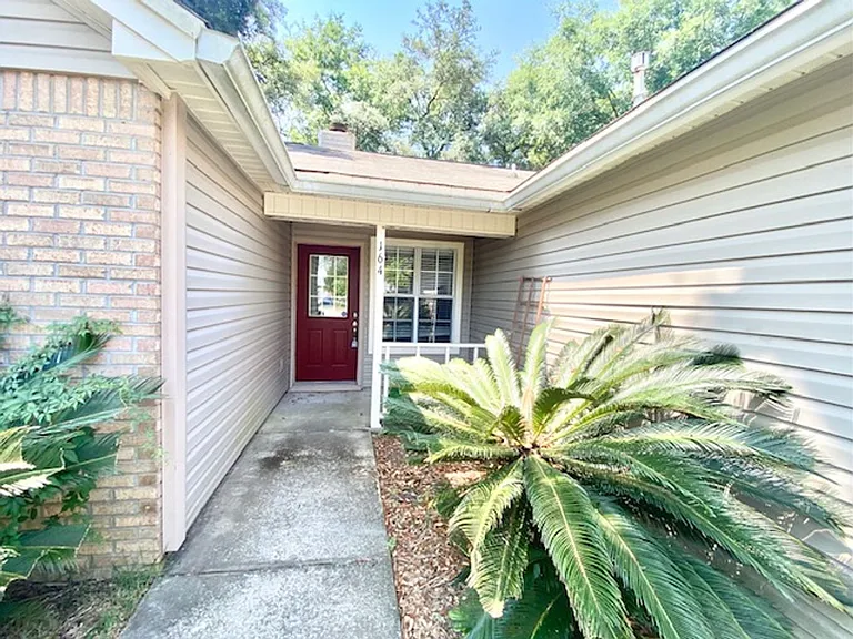 164 Wright Cir — Photo 2