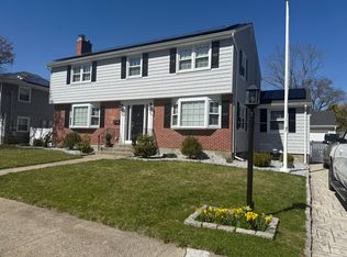 42 Edgemere Rd, Hamden, CT 06517