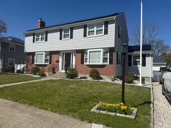 42 Edgemere Road, Hamden, CT 06517