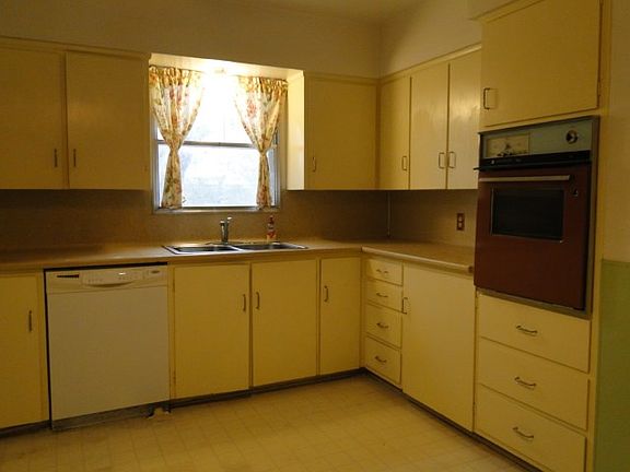 4th image of 6108 Black Oak Ln