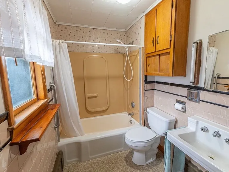 8 Linwood St #1 — Photo 10